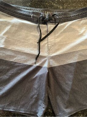 Quiksilver Men's Gray and Charcoal Gradient Stripe Board Shorts